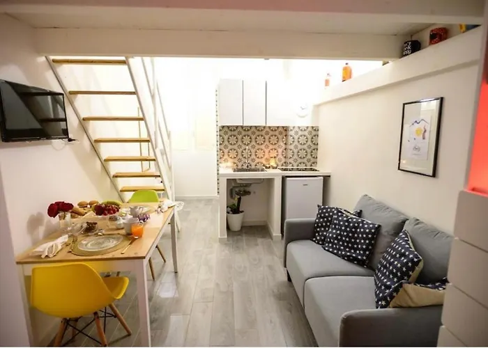 Central Guest House ナポリ