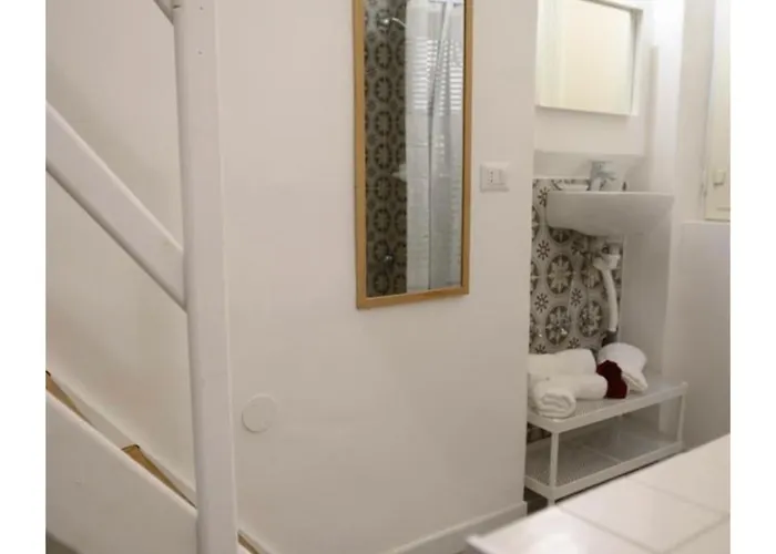 Central Guest House アパート